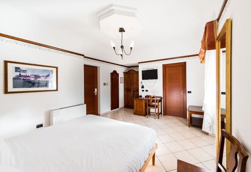 اتاق سوپریور سه تخته, Ungheria Varese 1946