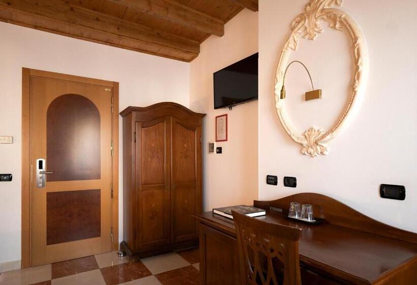 اتاق استاندارد, Ungheria Varese 1946