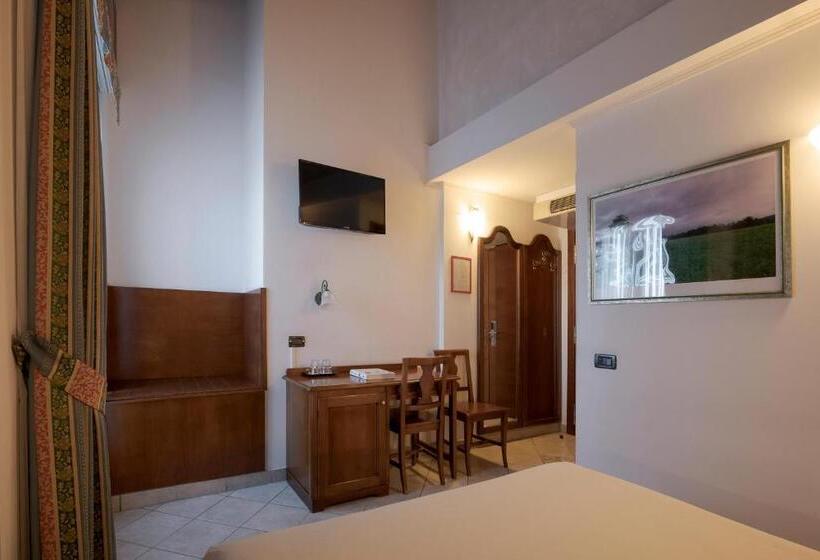 اتاق استاندارد, Ungheria Varese 1946