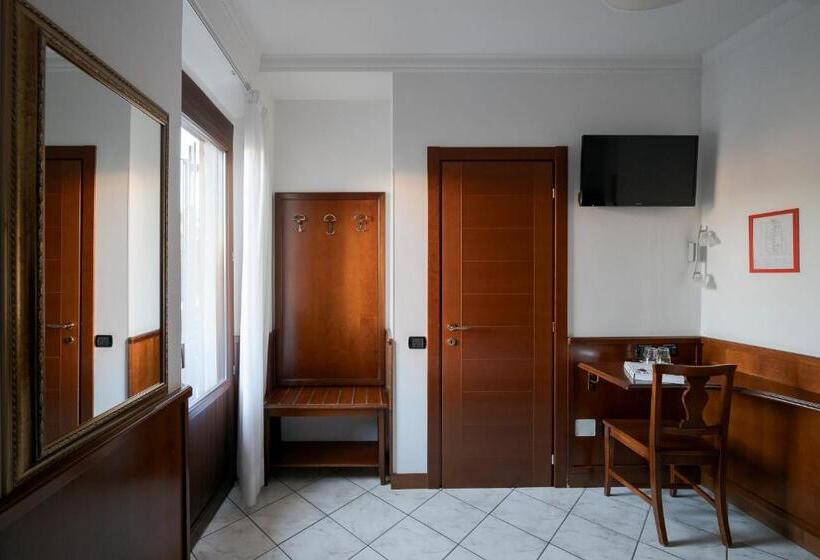 اتاق استاندارد, Ungheria Varese 1946