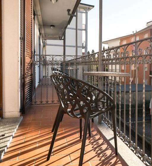 اتاق لوکس, Ungheria Varese 1946