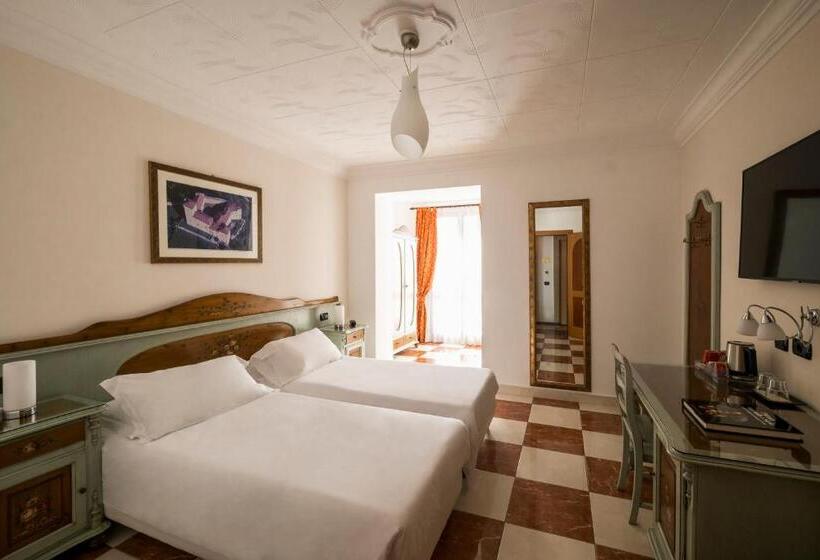 اتاق لوکس, Ungheria Varese 1946