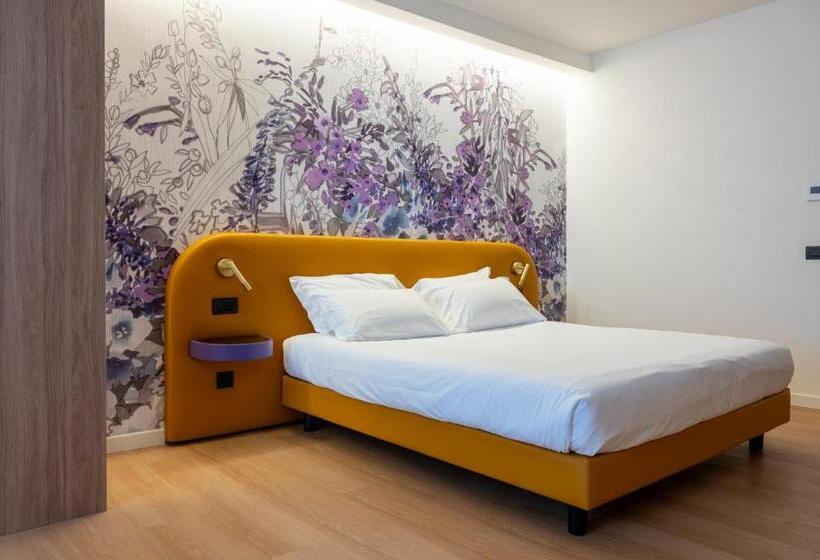 استودیو استاندارد با تخت کینگ, Ungheria Varese 1946