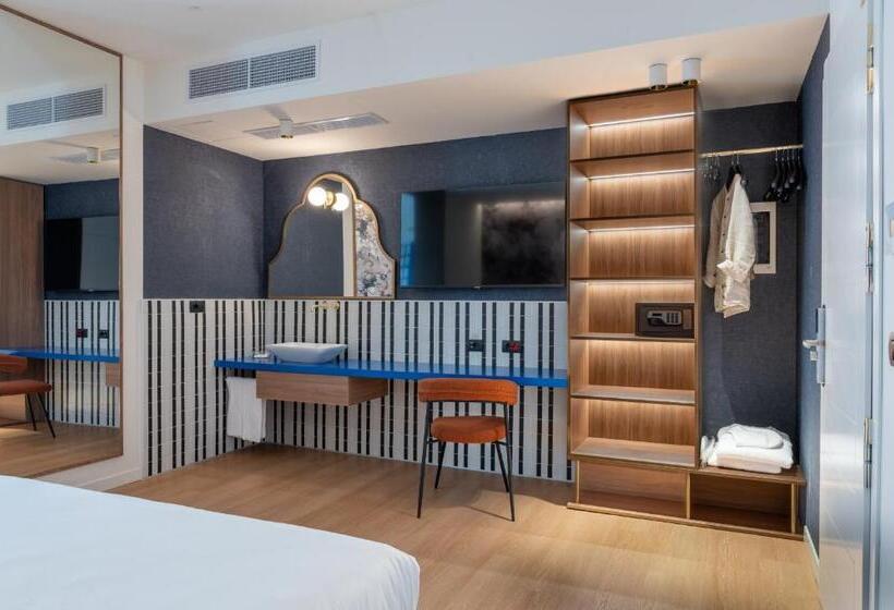 استودیو استاندارد با تخت کینگ, Ungheria Varese 1946