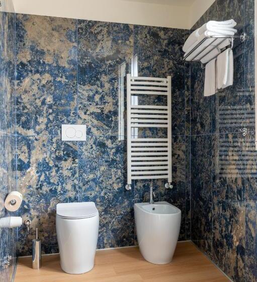 استودیو استاندارد با تخت کینگ, Ungheria Varese 1946