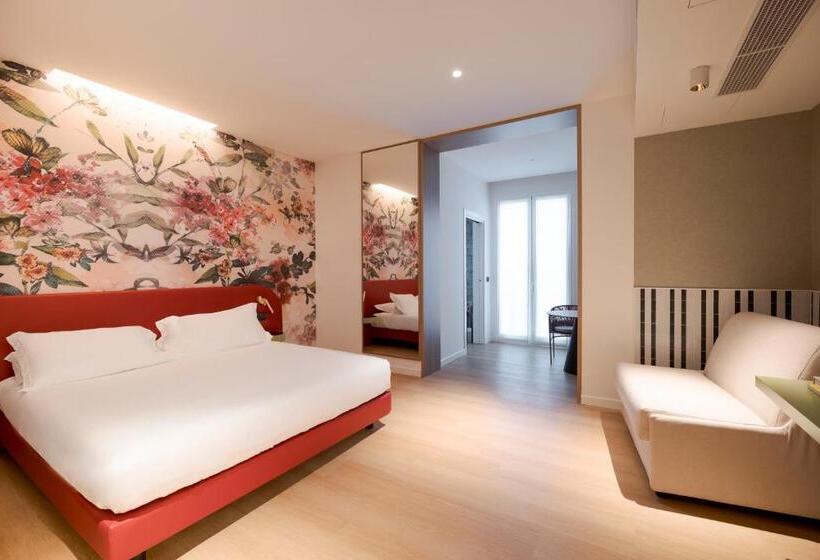 استودیو خانوادگی, Ungheria Varese 1946