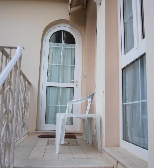 آپارتمان 1 خوابه, Villa Tina