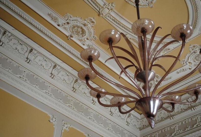 سوییت جونیور با چشم‌انداز دریا, Villa Tina