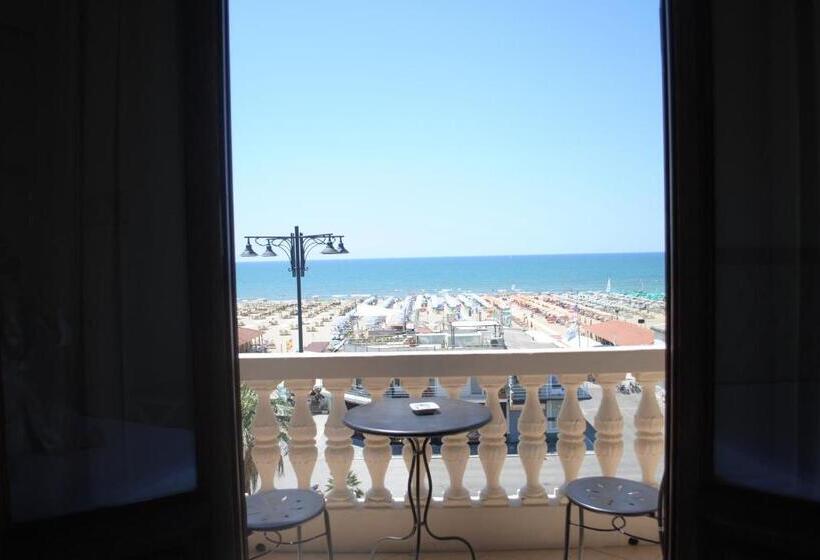 اتاق استاندارد با بالکن و چشم‌انداز دریا, Villa Tina