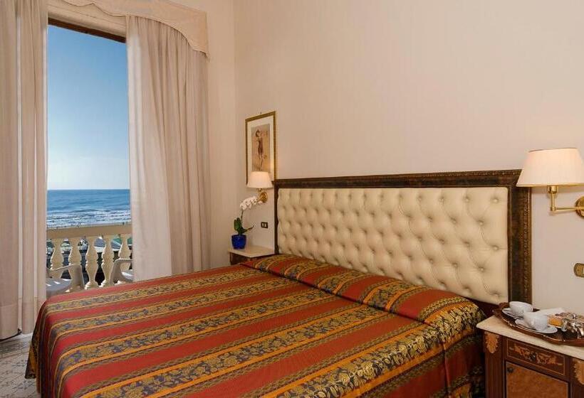 اتاق استاندارد با بالکن و چشم‌انداز دریا, Villa Tina