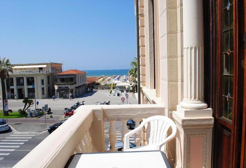 اتاق استاندارد چهارنفره با بالکن, Villa Tina