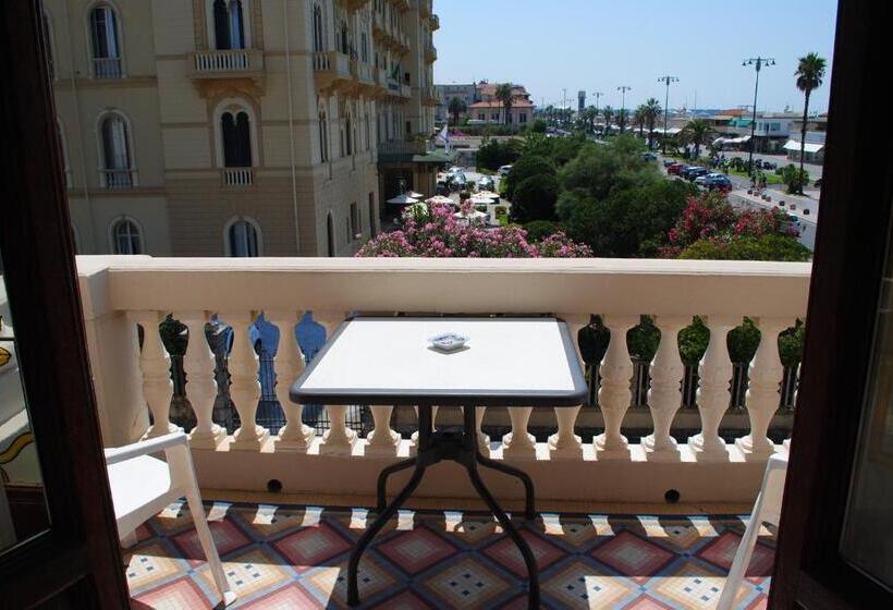 اتاق استاندارد چهارنفره با بالکن, Villa Tina