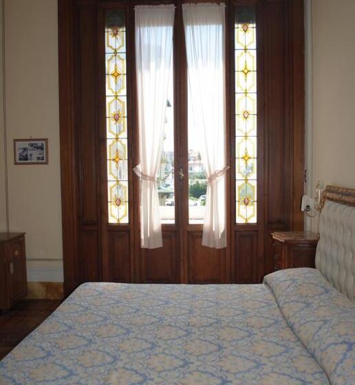 اتاق استاندارد چهارنفره با بالکن, Villa Tina