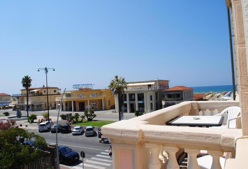 اتاق لوکس با بالکن, Villa Tina