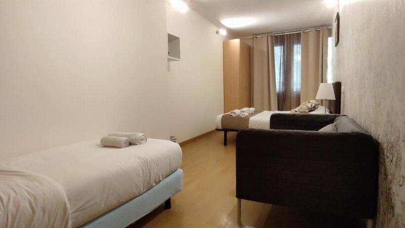 トリプルクラシックルーム, Guest House Barcelona Bruc