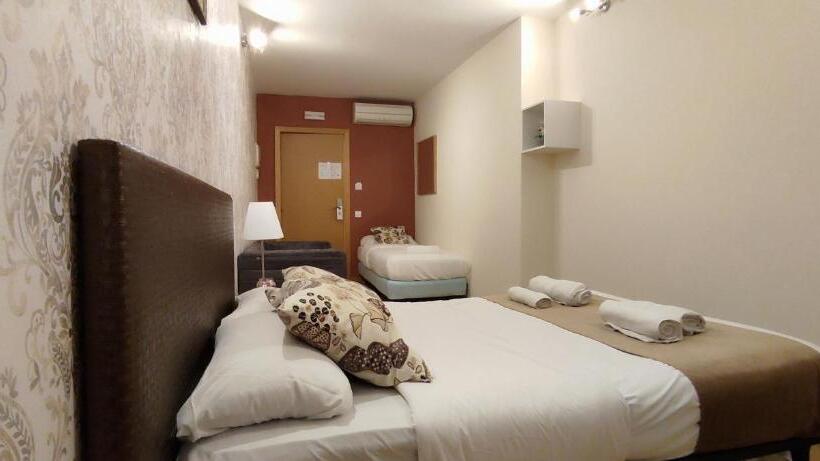 トリプルクラシックルーム, Guest House Barcelona Bruc
