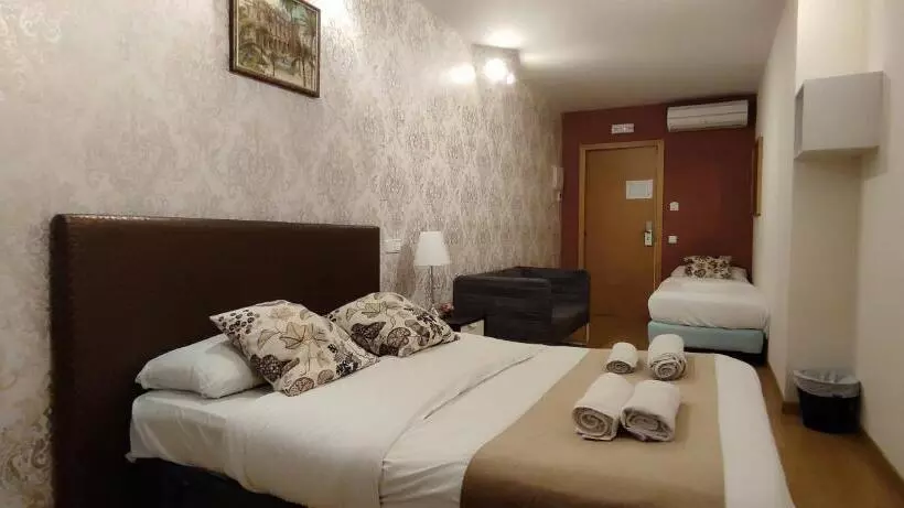 トリプルクラシックルーム, Guest House Barcelona Bruc