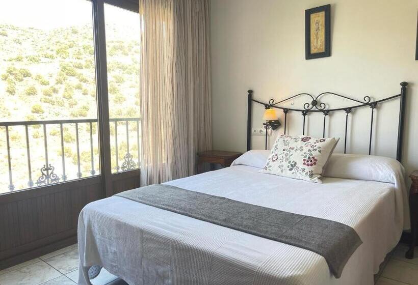 Standard Single Room, Al Andalus