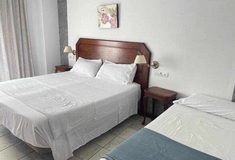 Standard Triple Room, Al Andalus