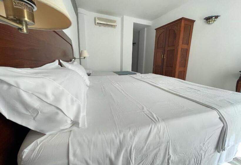 חדר סטנדרט לשלושה, Al Andalus