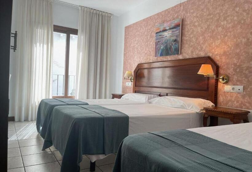 חדר סטנדרט לשלושה, Al Andalus