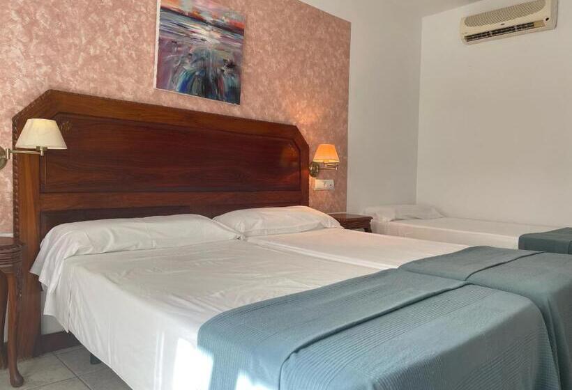 Standard Triple Room, Al Andalus