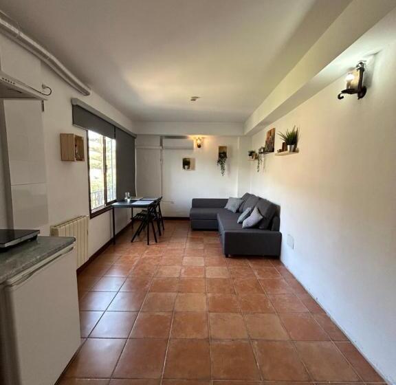 1 Bedroom Apartment with Views, Al Andalus