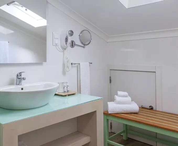 اتاق استاندارد سه تخته با بالکن, Boutique Hotel Casa Do Outeiro   Arts & Crafts