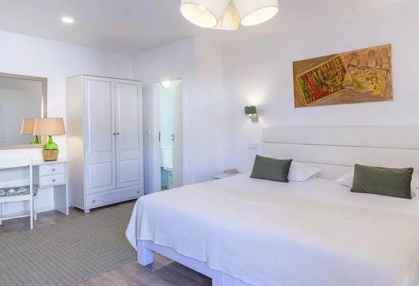 اتاق استاندارد سه تخته با بالکن, Boutique Hotel Casa Do Outeiro   Arts & Crafts