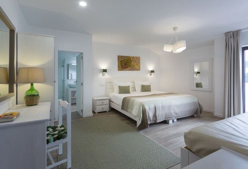 Трехместный Номер Стандарт с Балконом, Boutique Hotel Casa Do Outeiro Arts & Crafts