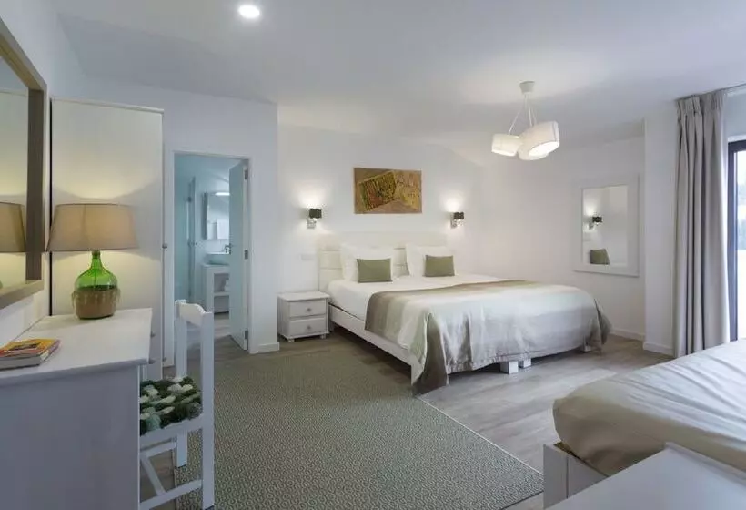 اتاق استاندارد سه تخته با بالکن, Boutique Hotel Casa Do Outeiro   Arts & Crafts