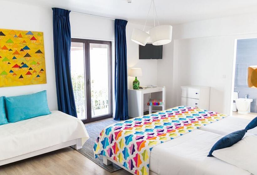 Трехместный Номер Стандарт с Балконом, Boutique Hotel Casa Do Outeiro Arts & Crafts