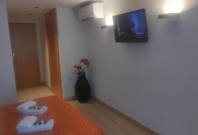 Quarto Estandar, Hostal Bavieca