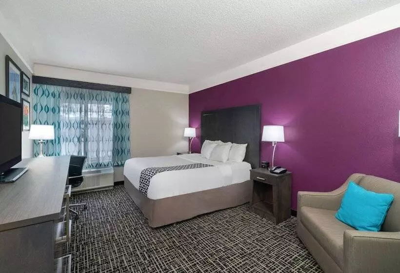اتاق استاندارد با تخت بزرگ برای معلولان, La Quinta By Wyndham Latham Albany Airport