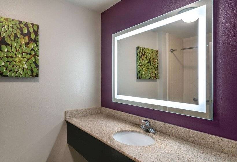 Люкс Повышенной Комфортности, La Quinta By Wyndham Latham Albany Airport