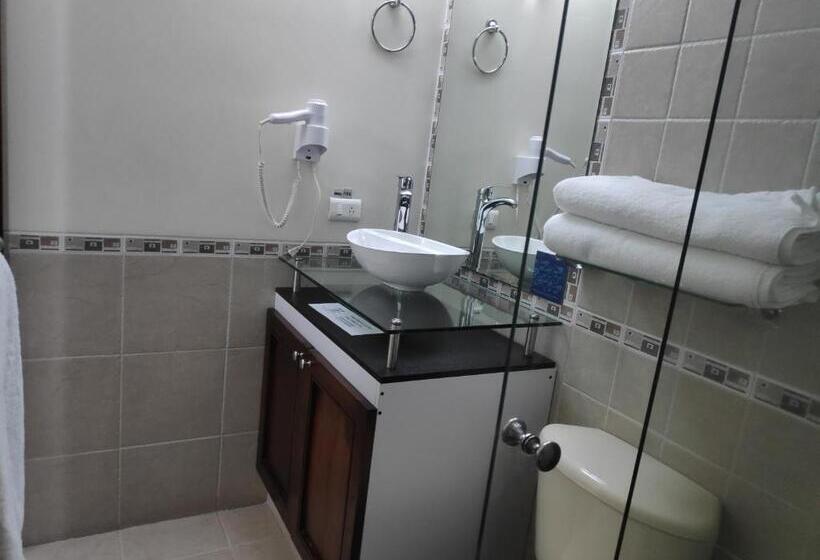 جناح جونيور, Mediterraneo