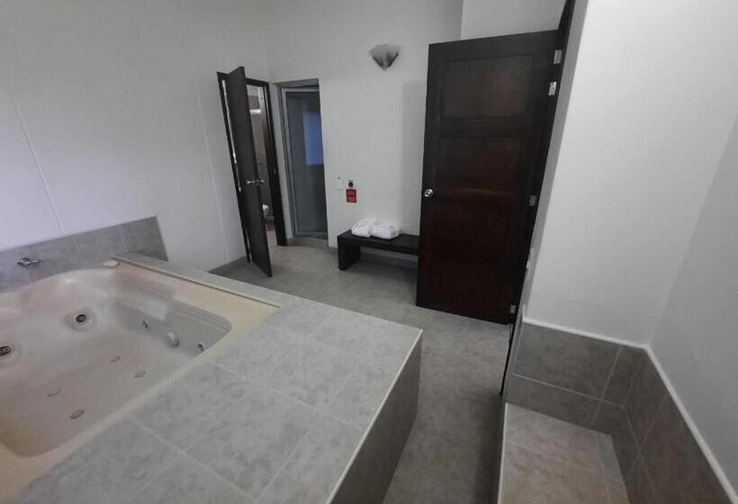 جناح جونيور, Mediterraneo