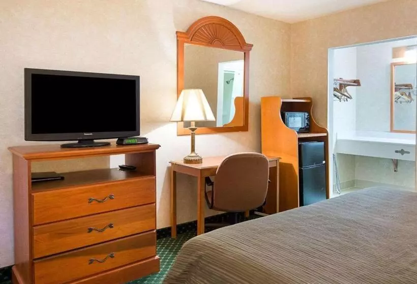 اتاق استاندارد با تخت بزرگ, Quality Inn Petersburg Near Fort Greggadams