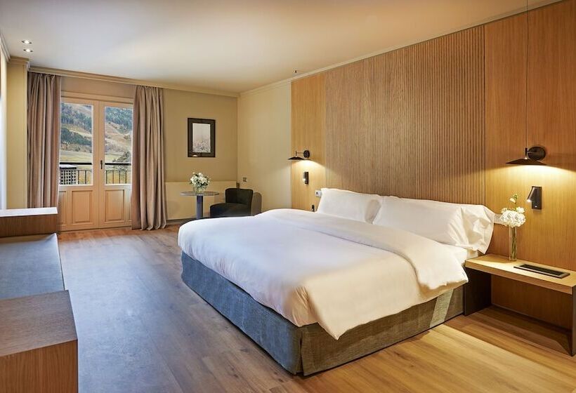 اتاق لوکس, Serras Andorra