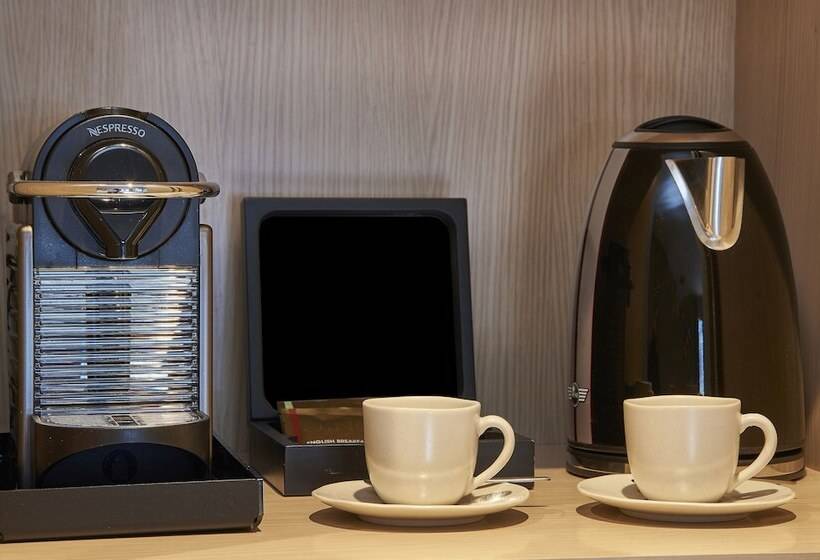 اتاق لوکس, Serras Andorra