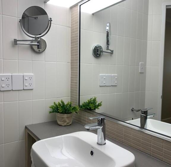 豪华房间, The Palmer Collective