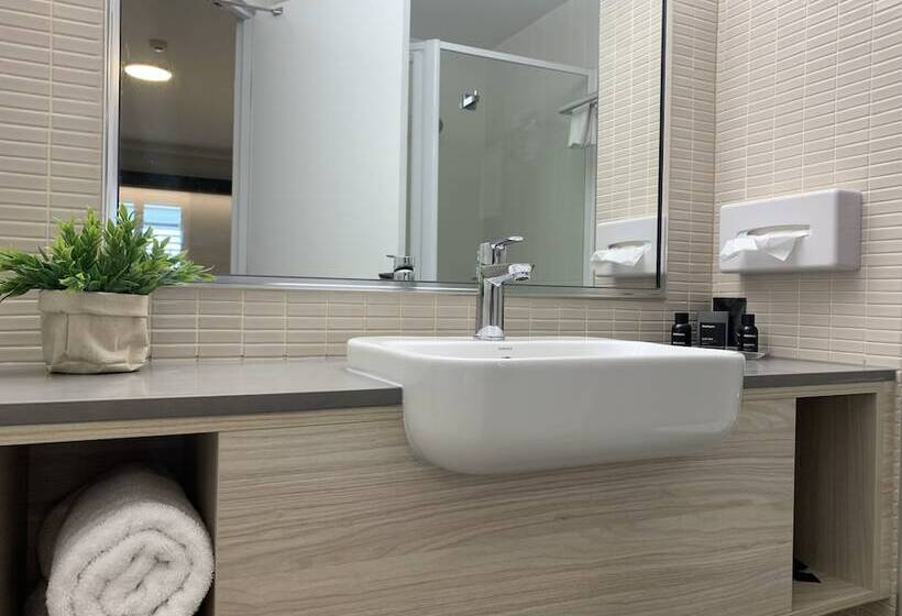 豪华房间, The Palmer Collective