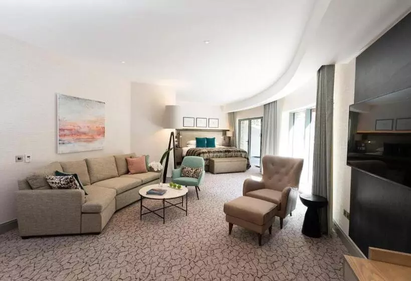 デラックススイート, Lodore Falls Hotel & Spa