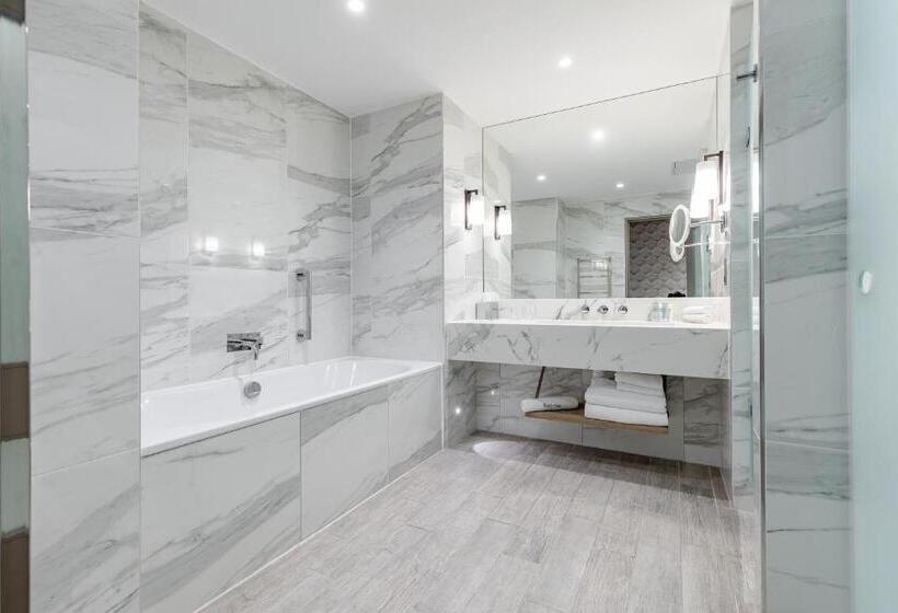 이그제큐티브 스위트, Lodore Falls Hotel & Spa