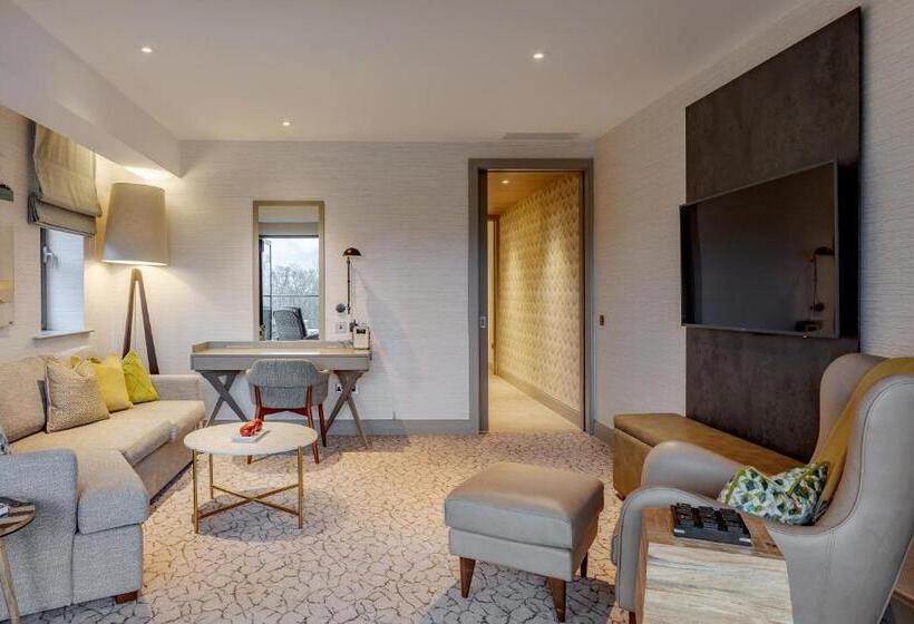 이그제큐티브 스위트, Lodore Falls Hotel & Spa