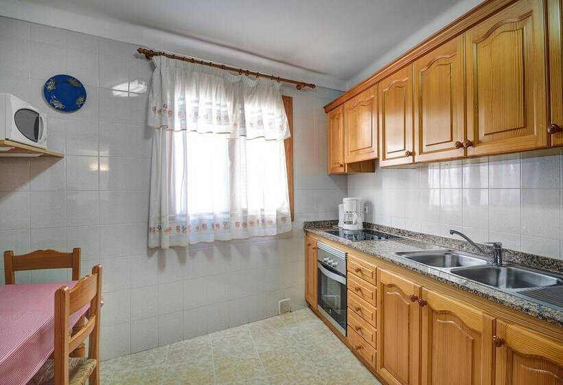 Апартаменты 3 Спальни, Colonial