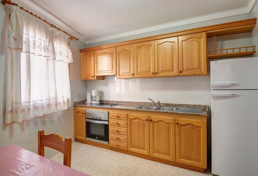 Апартаменты 3 Спальни, Colonial