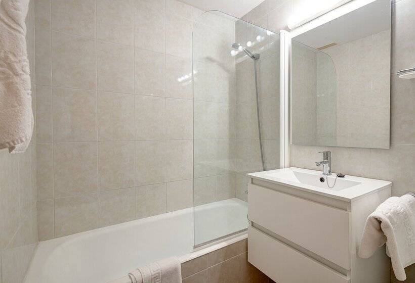 Апартаменты 3 Спальни, Colonial