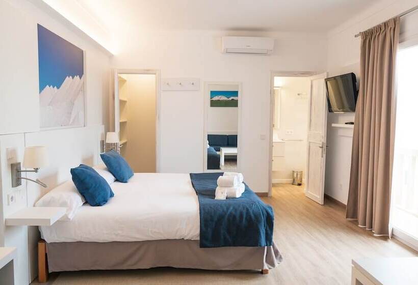 Family Suite, Colonial