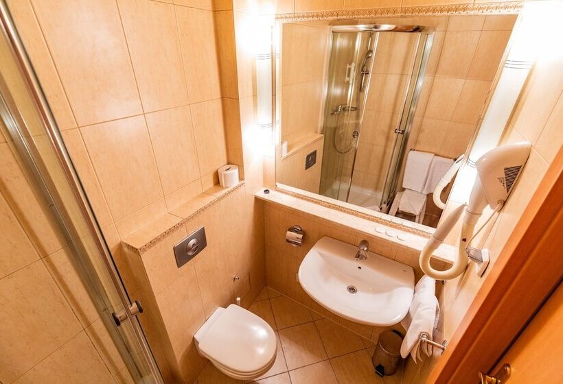 标准三人间, Jordan Pokoje Gościnne